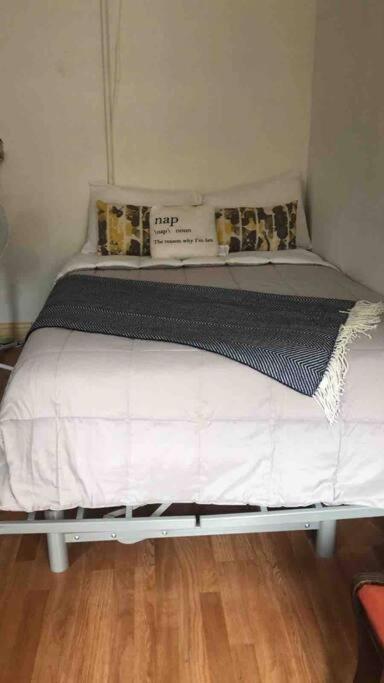 Center Flat~ Studio Living In South Philly